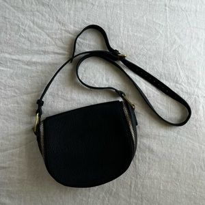 black pebbled saddle bag
